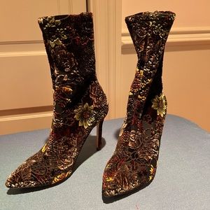 Badgley Mischa Viva Floral Boot. Size 6